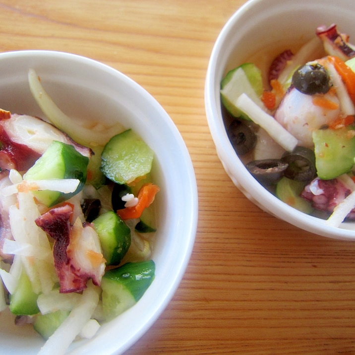 胡瓜と蛸のオリーブの実大根塩麹サラダ
